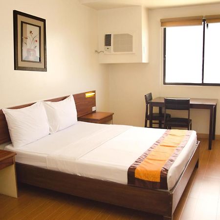 M Suites Hotel Makati City Exterior foto