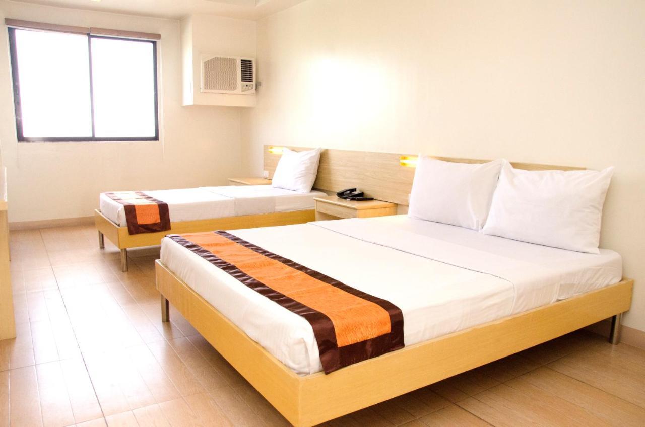 M Suites Hotel Makati City Exterior foto