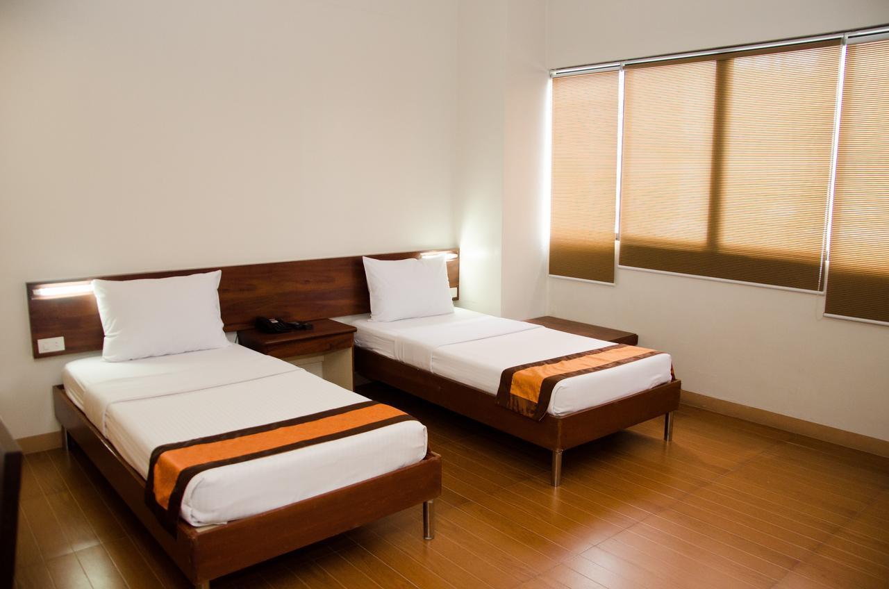 M Suites Hotel Makati City Exterior foto