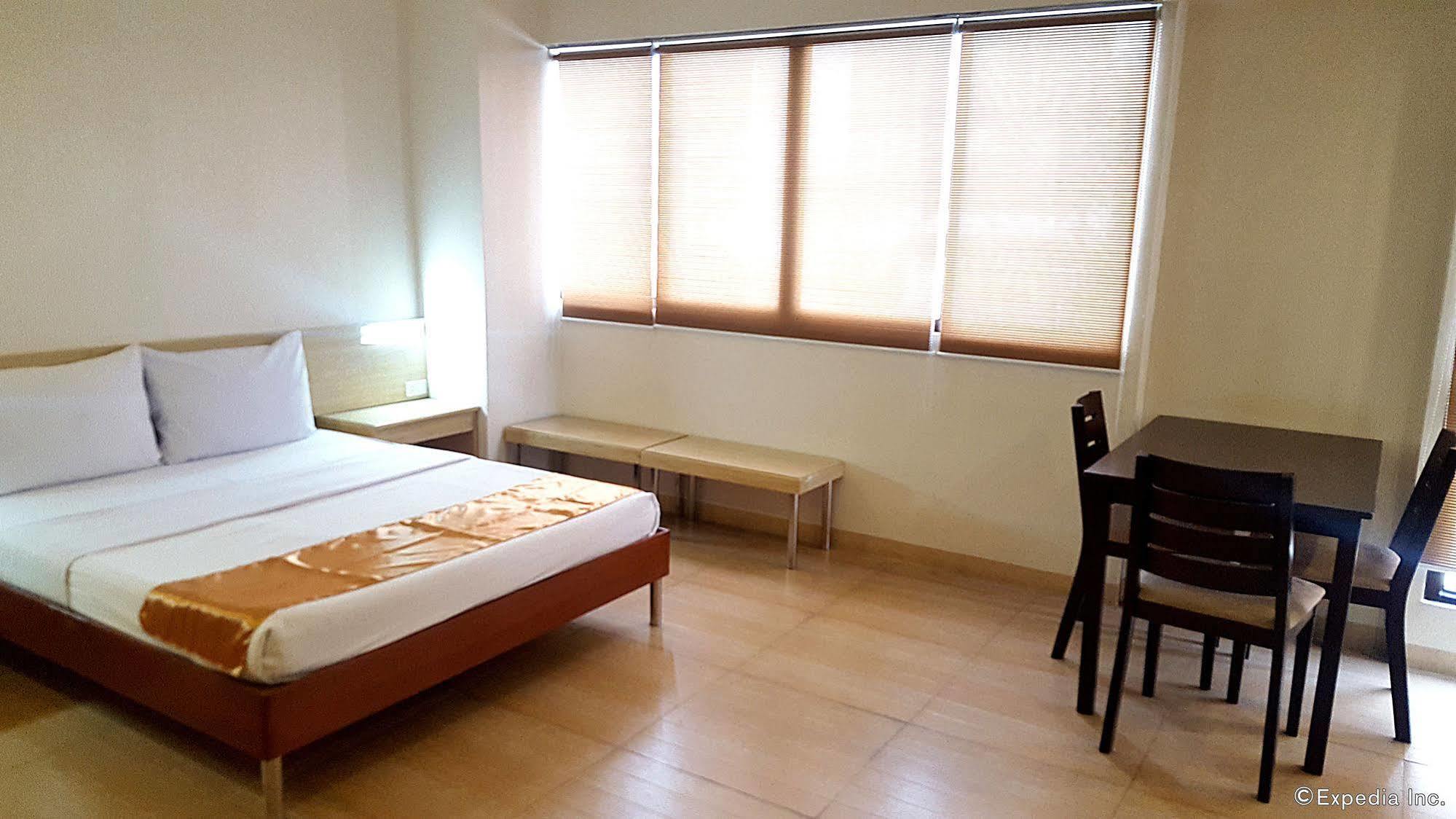 M Suites Hotel Makati City Exterior foto