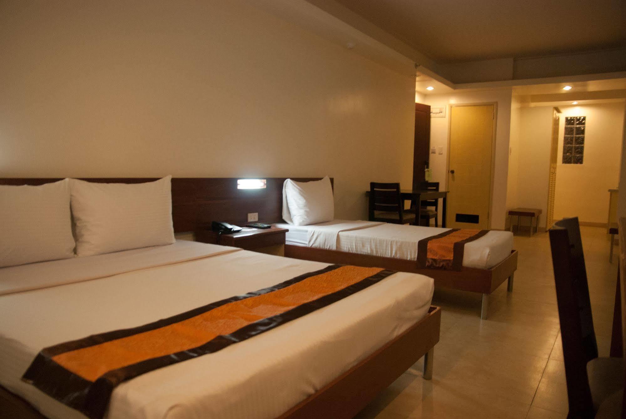 M Suites Hotel Makati City Exterior foto