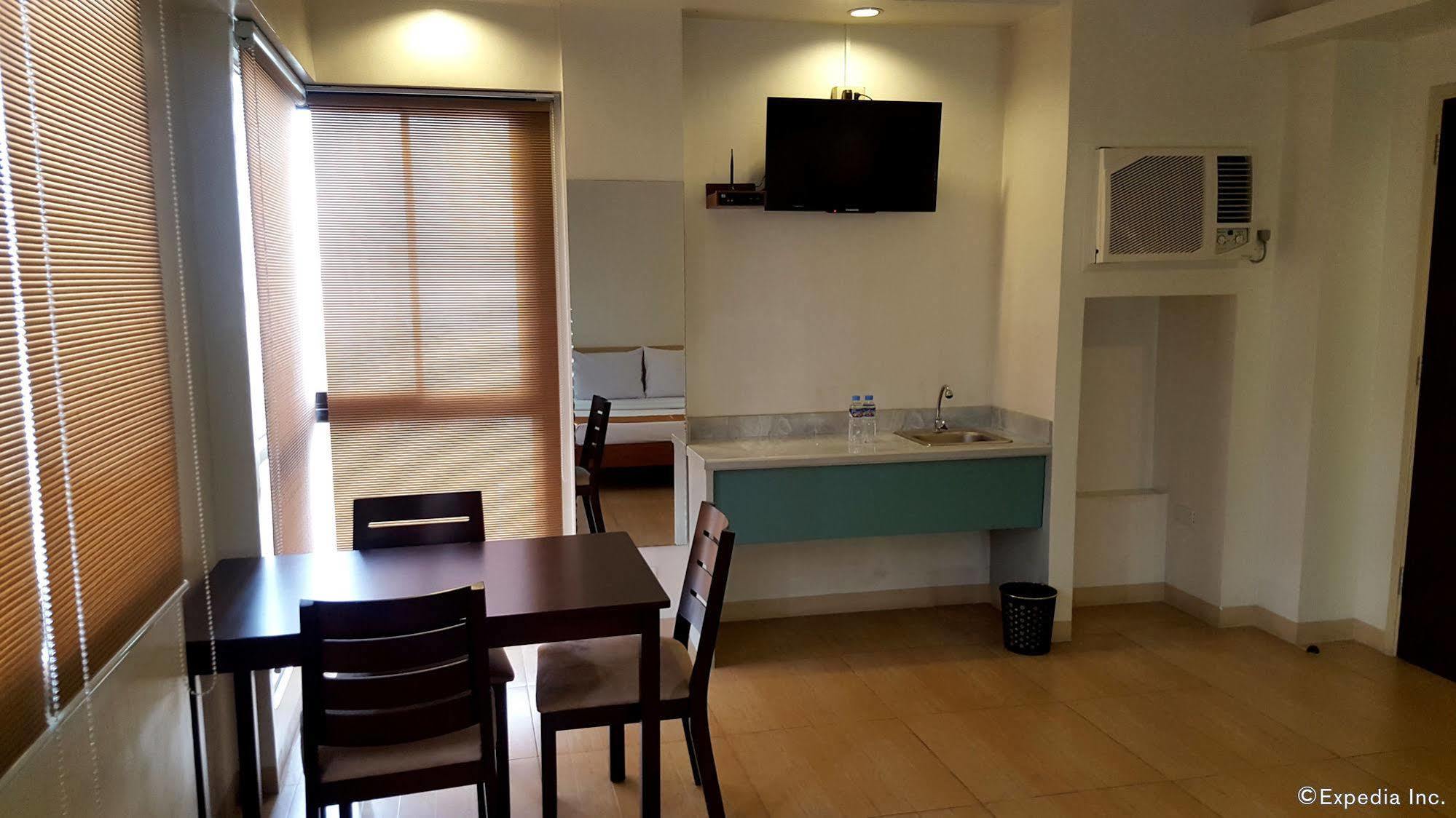 M Suites Hotel Makati City Exterior foto